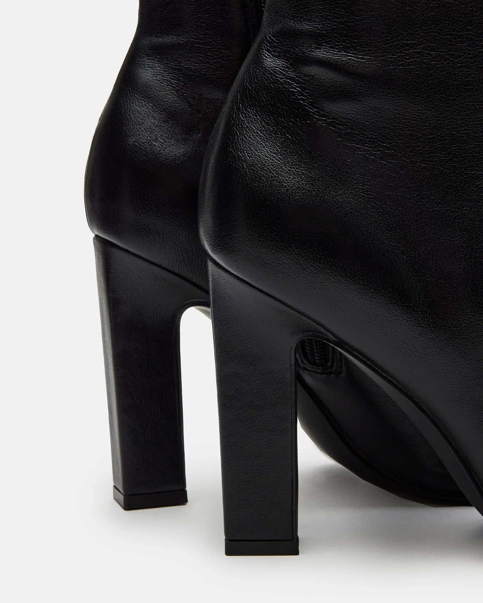 ARIA BLACK - Image 4