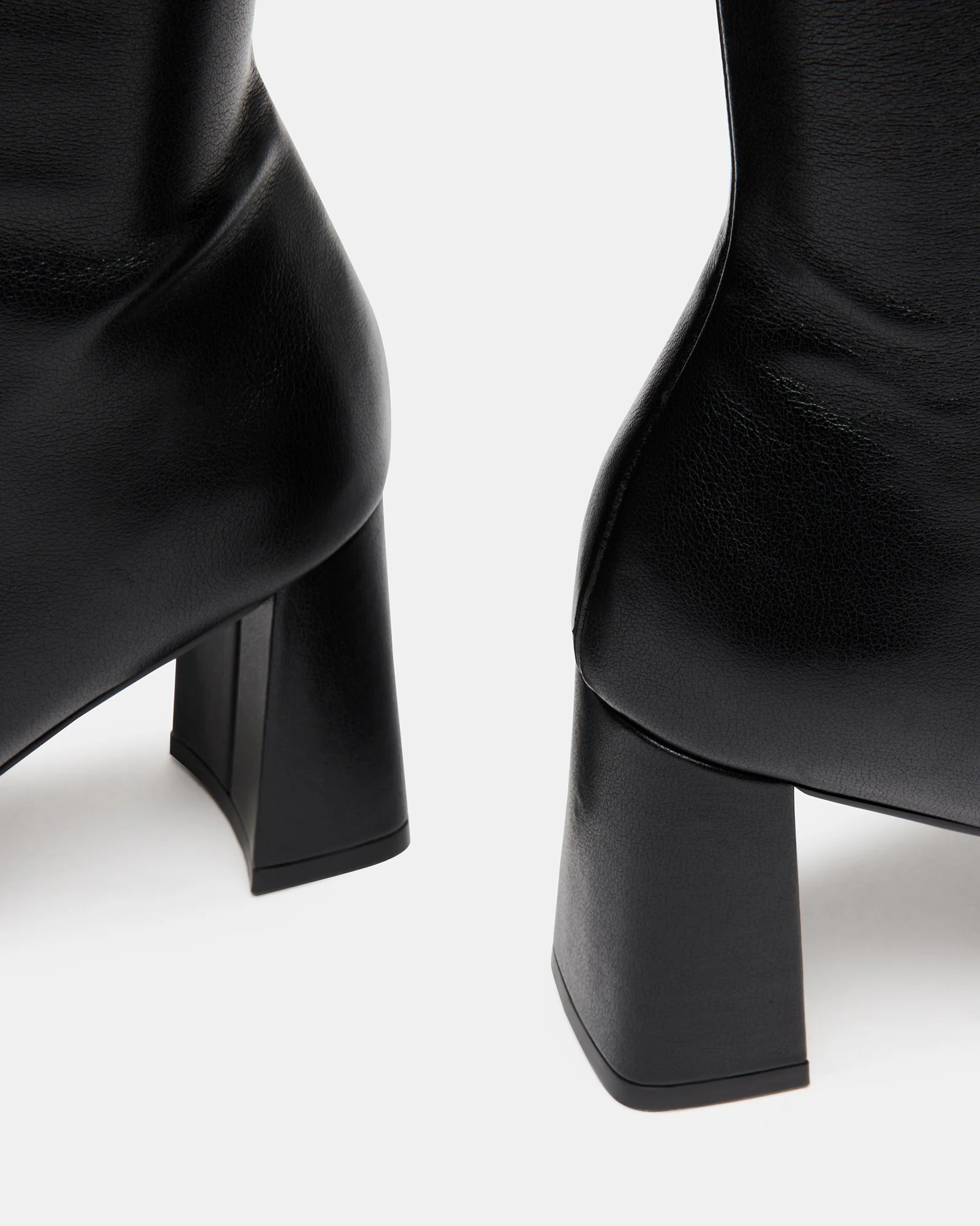 HOLLY BLACK - Image 7