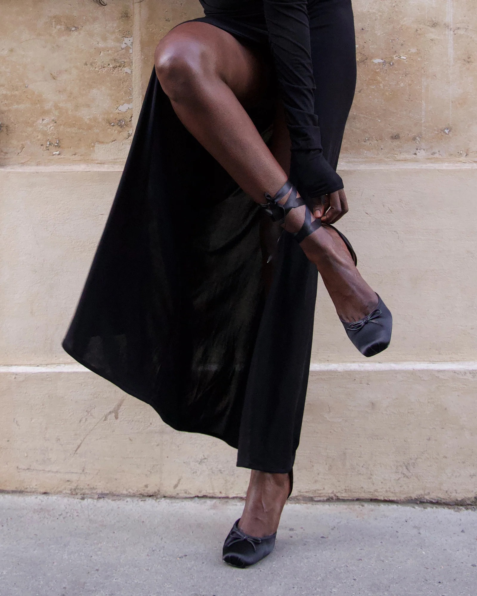 LARINA BLACK SATIN - Image 9